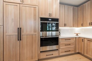 Fridge, microwave, oven, stovetop - New Listing! Arrowhead | 3 Master Suites | Shuttle | Pool & Hot Tub Access (Edwards)