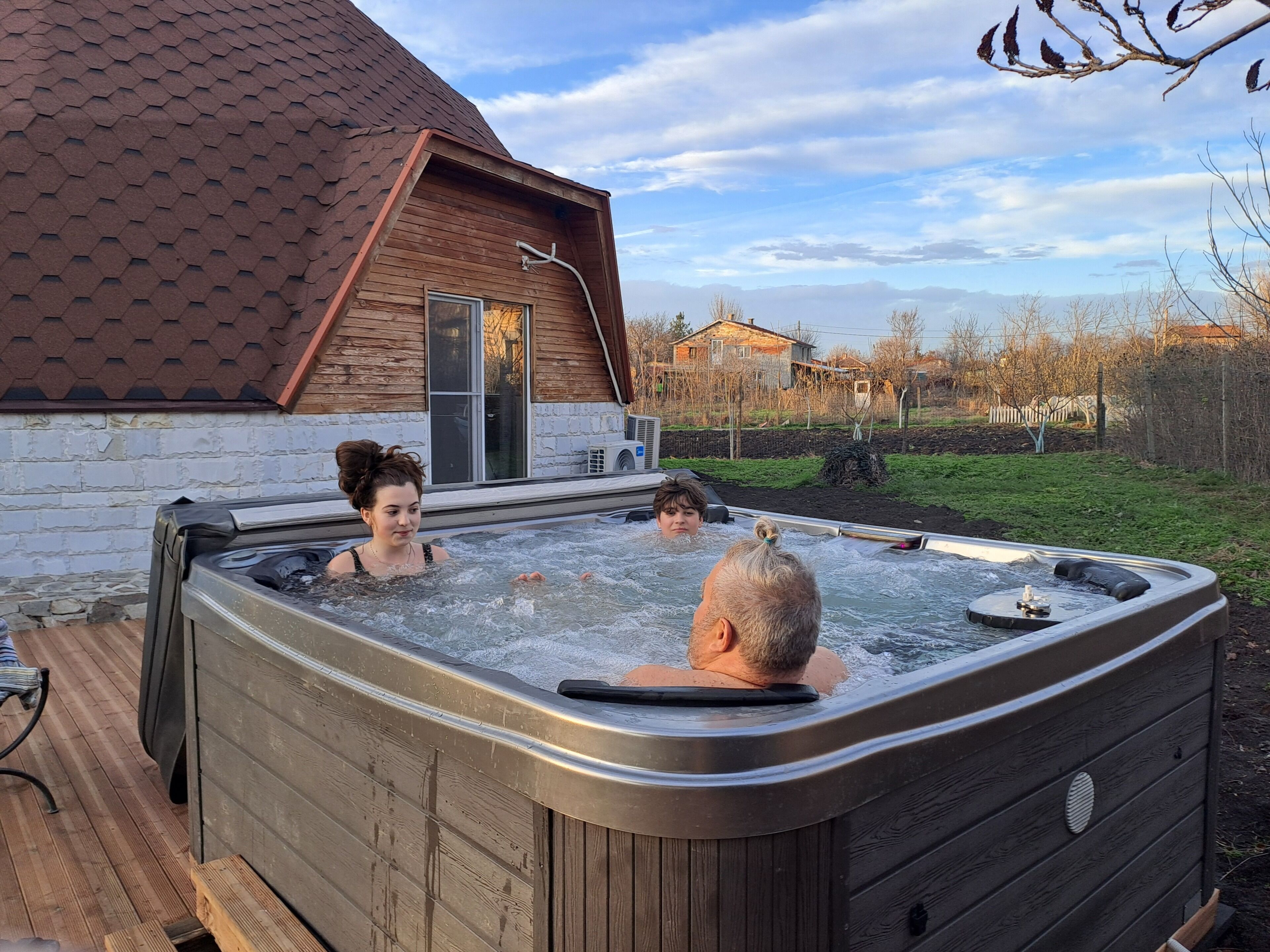 Outdoor spa tub