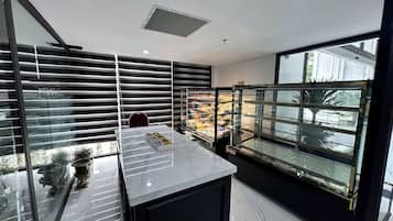 Deluxe Room, City View | Tempat makan
