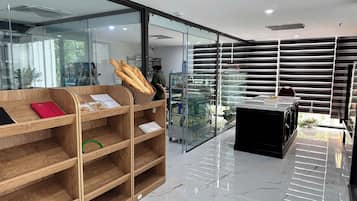 Deluxe Room, City View | Interior