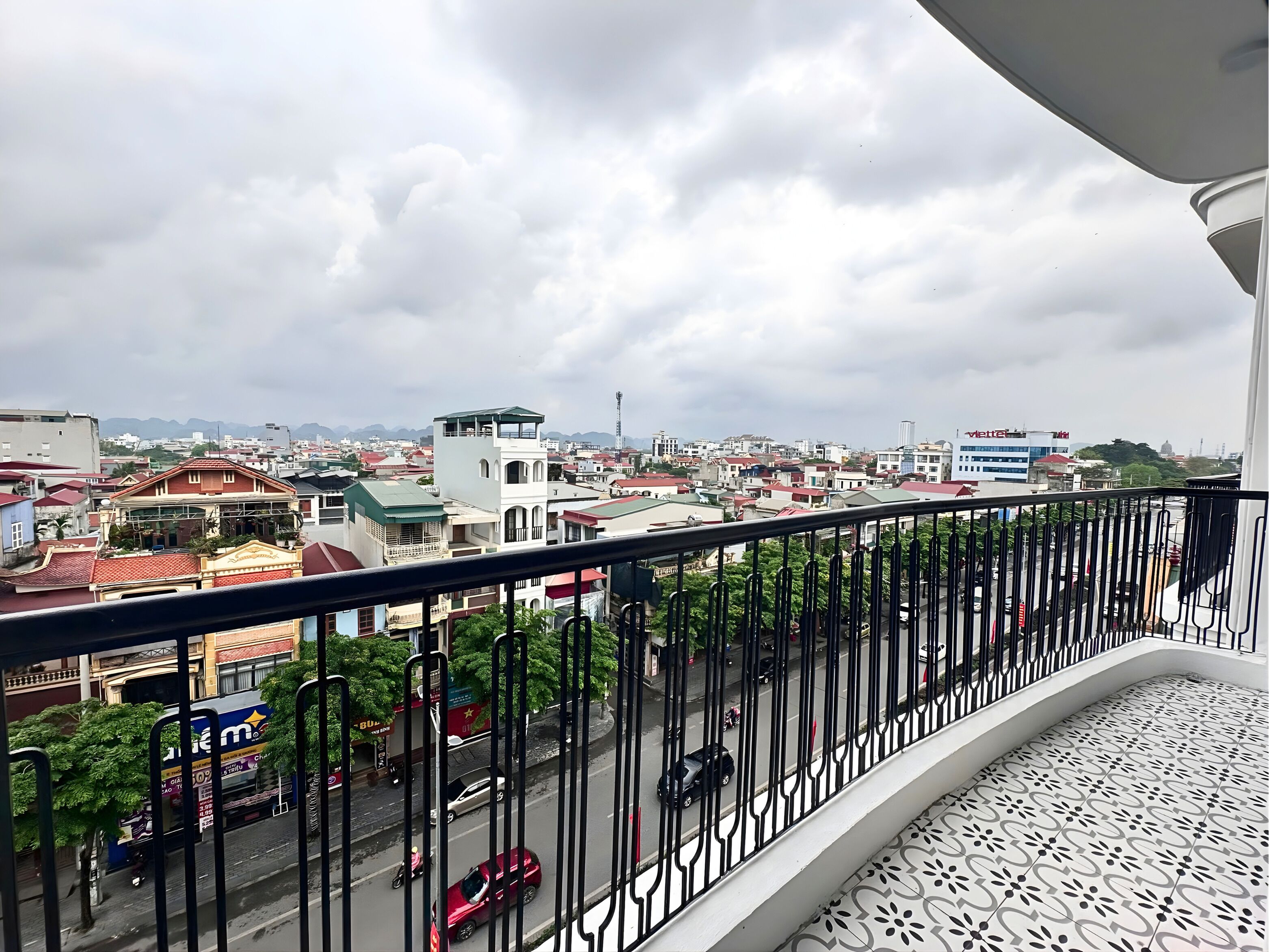 Phòng Suite phong cách lãng mạn, quang cảnh thành phố | Hiên