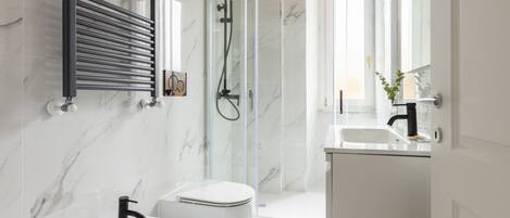 Shower, bidet, shampoo