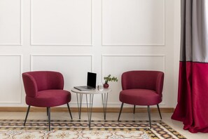 Interior - This beautiful apartment is located at Largo di Pietro Brazza 26, on the fourth floor. It is very bright and features two bedrooms, one of which has an en-suite bathroom. The spacious living room, an additional bathroom, and a fully equipped kitchen with (Roma)