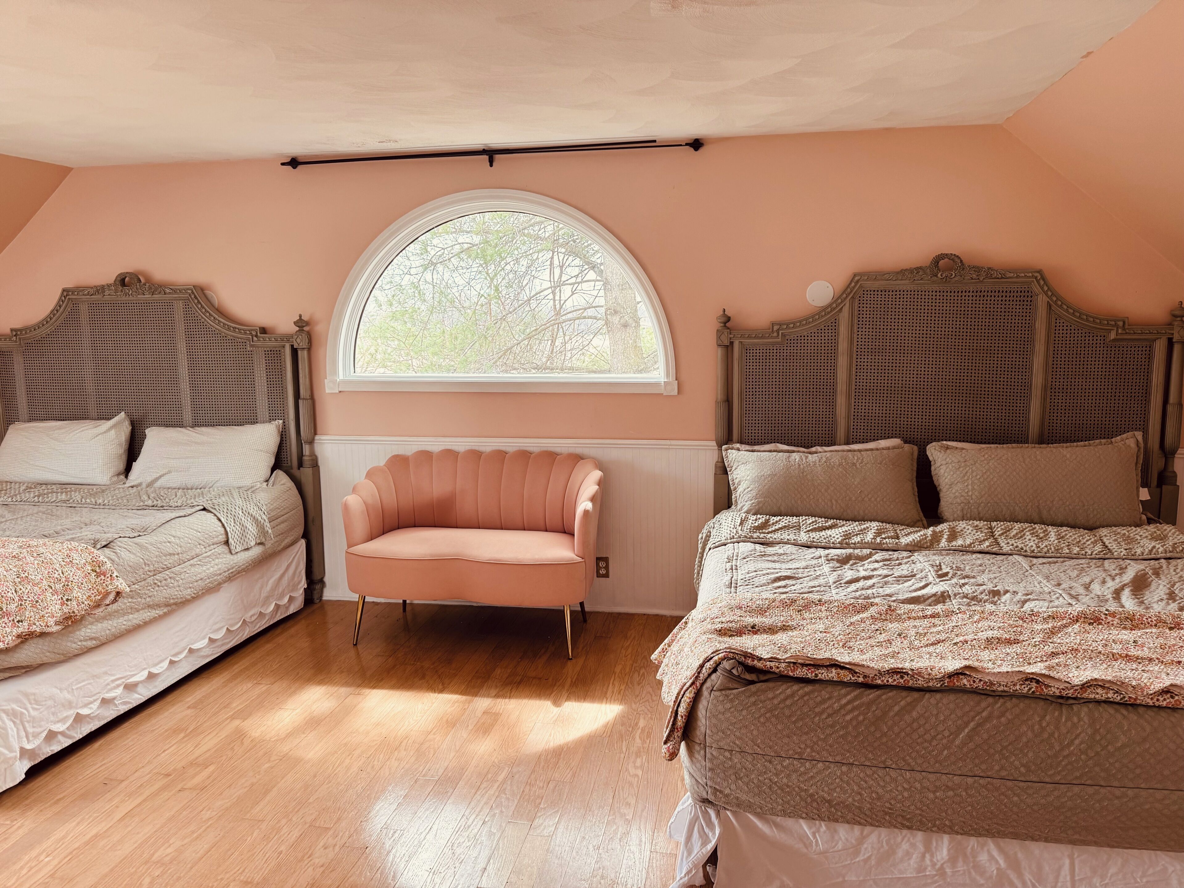 1 habitación, tabla de planchar con plancha, wifi y ropa de cama 