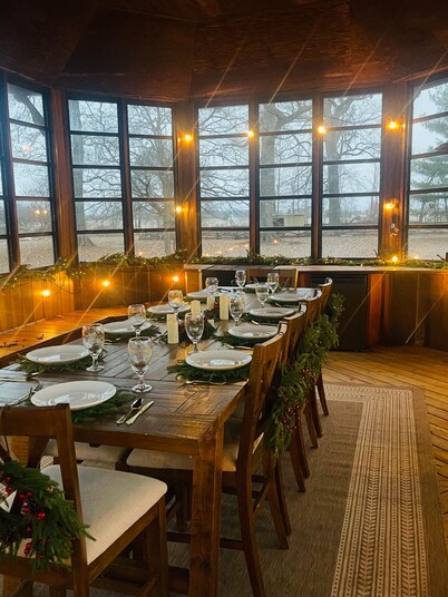 Charming 1-bedroom country house on a 15 acre estate with a private driveway-