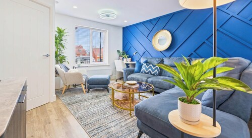 NEW Farnborough Air Show House, X2 FREE Parking