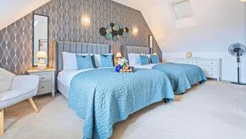 4 bedrooms, desk, iron/ironing board, free WiFi