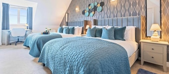 NEW Farnborough Air Show House, X2 FREE Parking