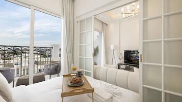 Standard Apartment, Balcony | Bed sheets