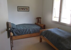 Room - Independent Apartment on the First Floor (Die)