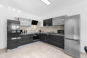 Kühlschrank, Ofen, Herdplatte, Geschirrspüler