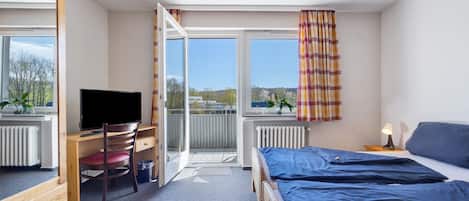 1 bedroom, bed sheets