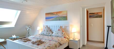 3 bedrooms, travel cot, free WiFi