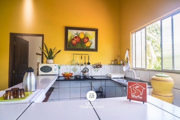 Premium House, Lake View | Private kitchen | Fridge, microwave, cookware/dishes/utensils, dining tables