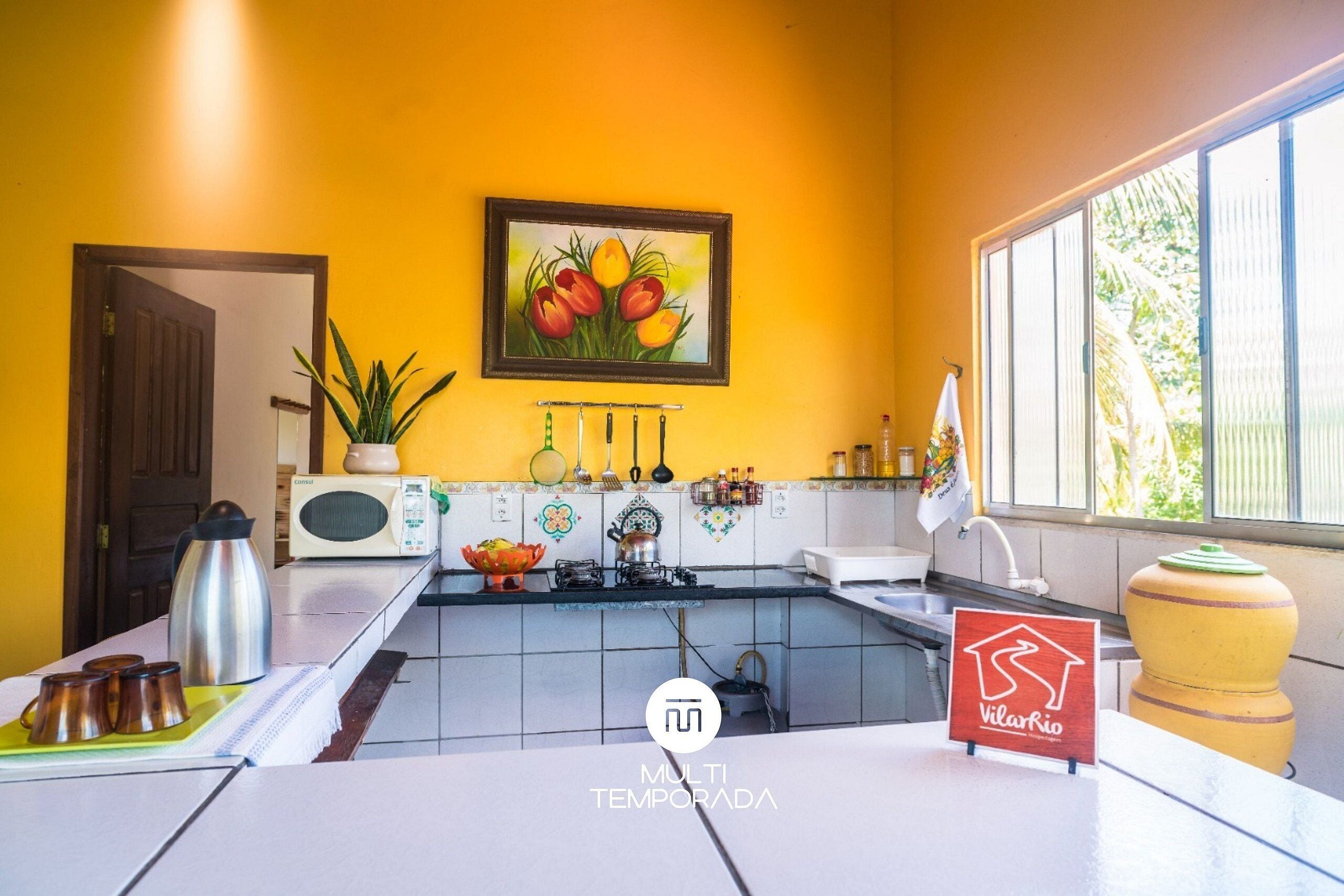 Casa Premium, vista lago | Cucina privata | Frigorifero, microonde, pentole/stoviglie/utensili, tavolo da pranzo