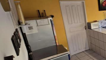 Premium House, Lake View | Private kitchen | Fridge, microwave, cookware/dishes/utensils, dining tables