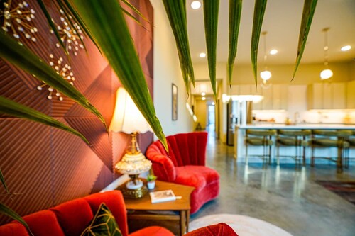 Opal Suite - NEW 2 bed/2 bath loft near Massachusetts!