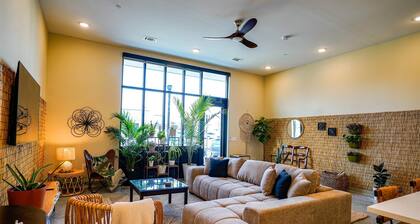 Jungle Jasper Suite - NEW Loft near Massachusetts!