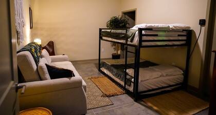Jungle Jasper Suite - NEW Loft near Massachusetts!