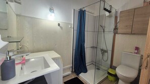 Shower, hair dryer - Quai 12- 4Person apartment-marina view (Canet-en-Roussillon)