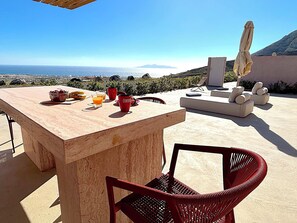 Outdoor dining - Villa Koralya (Episkopi Gonias)