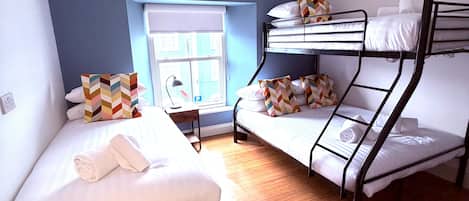 Westport Rooms - Quad Room | Ropa de cama hipoalergénica y wifi gratis