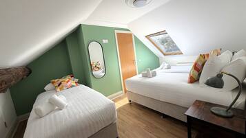Basic Room, 3 Single Beds, Non Smoking, City View | Hypo-allergenic bedding, free WiFi