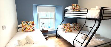 Westport Rooms - Quad Room | Literie hypoallergénique, accÚs au Wi-Fi (inclus)