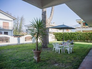 Outdoor dining - Cosy apartment for 4 guests with WIFI and TV (Massa)