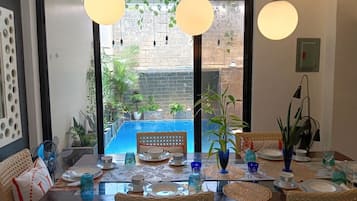 Comfort House, 4 Bedrooms, Private Pool | In-room dining