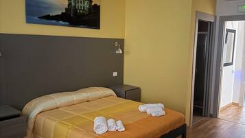 1 chambre, fer et planche Ă repasser, Wi-Fi, draps fournis