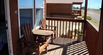 Silver Mesa Cabin - Cozy Getaway in Silverton, TX