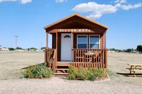 Silver Mesa Cabin - Cozy Getaway in Silverton, TX