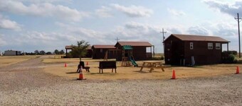 Silver Mesa Cabin - Cozy Getaway in Silverton, TX