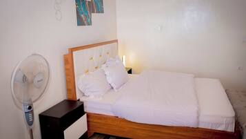 4 bedrooms, iron/ironing board, WiFi, bed sheets