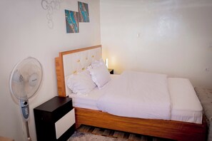 4 bedrooms, iron/ironing board, WiFi, bed sheets -  A cosy 4 bedroom apartment in kigali.family friendly! (Kigali)