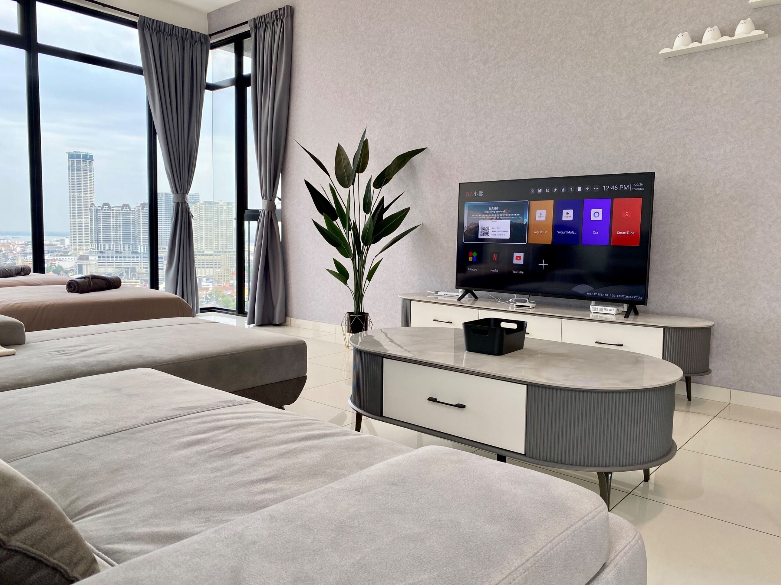 2 bedrooms, iron/ironing board, WiFi