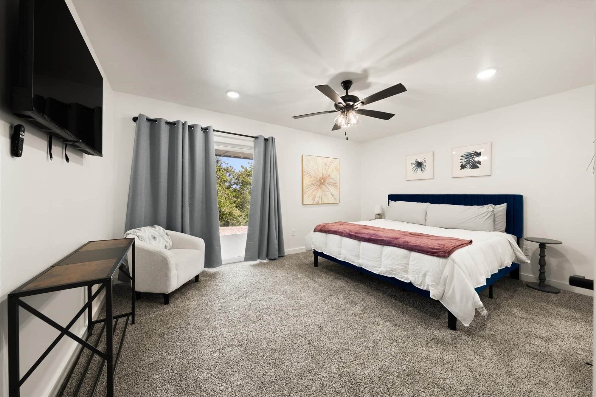 6 bedrooms, iron/ironing board, WiFi, bed sheets