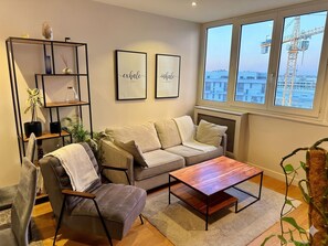 Living area - Le Lolive - modern 2P apartment in Pantin (Pantin)