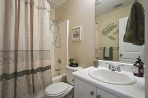 Bathroom - Adorable Townhome in North Augusta with Easy Access to I20 & 520 (North Augusta)