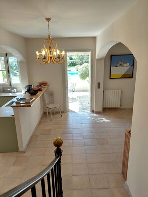 Interior - Bastidon La Santoline, quiet location near Aix - Swimming pool and large garden with trees (Aix-en-Provence)