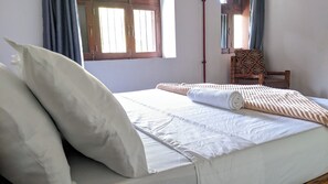 1 habitación, tabla de planchar con plancha, internet y ropa de cama 
