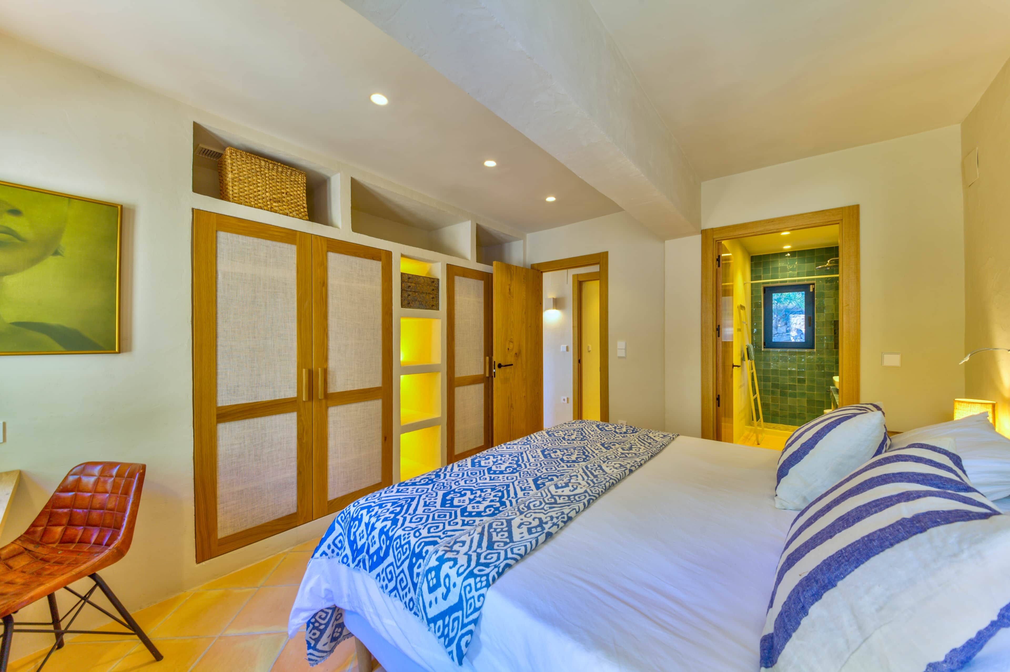 4 chambres, fer et planche à repasser, Wi-Fi, draps fournis
