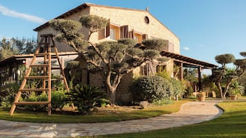 Villa, 5 Bedrooms, Private Pool, Garden View | Terrace/patio