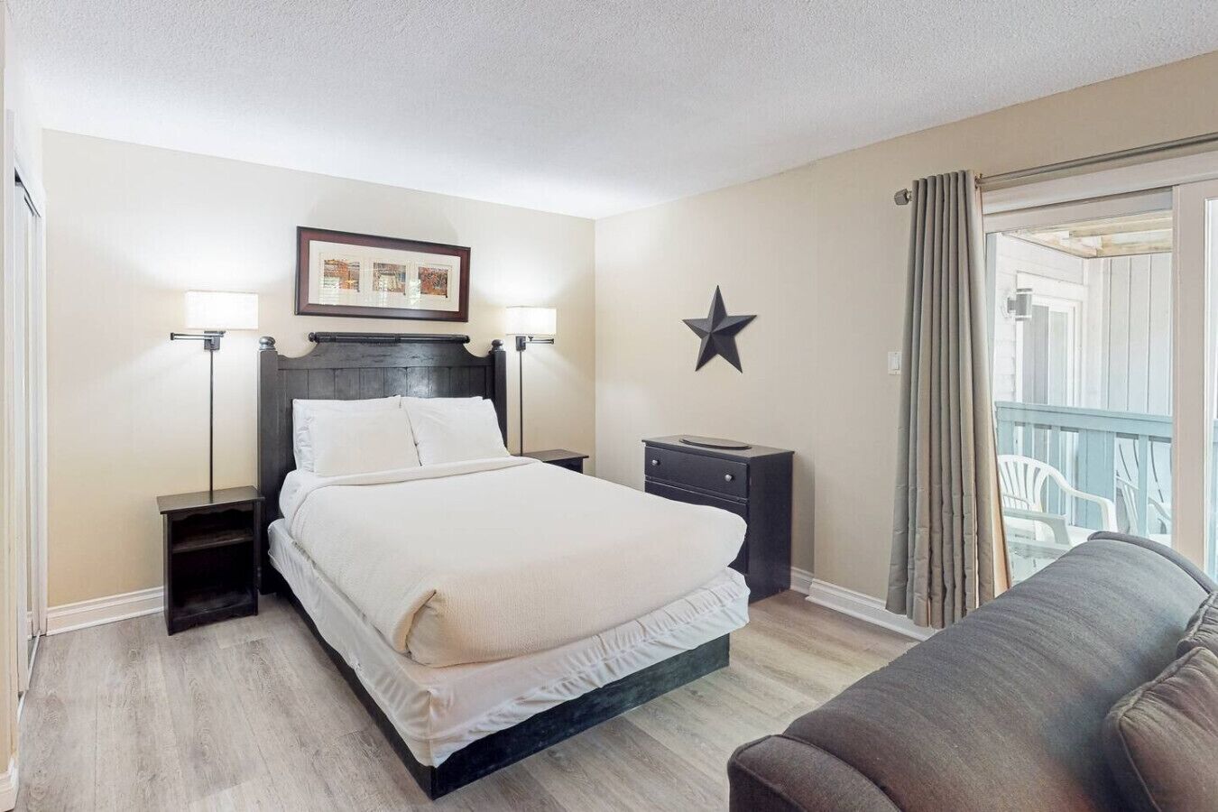 Iron/ironing board, WiFi, bed sheets