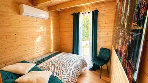 3 bedrooms, internet, bed sheets