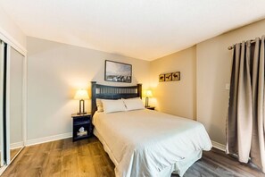 WiFi, bed sheets - Studio 208 with Pool, Hot Tub, and Tennis Courts (The Blue Mountains)