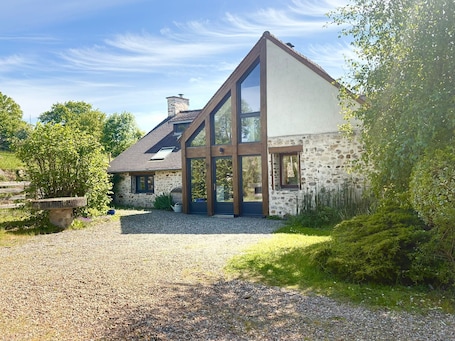 Exterior. Charming family home - Riverfront - Most beautiful villages in France
