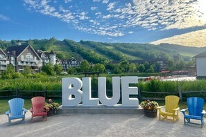 Terrace/patio - BM Studio w/ Large Patio | Pool, Hot Tub, Tennis (The Blue Mountains)