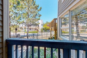 Property grounds - Mountainside at North Base: Pool, Hot Tub, Tennis! (The Blue Mountains)